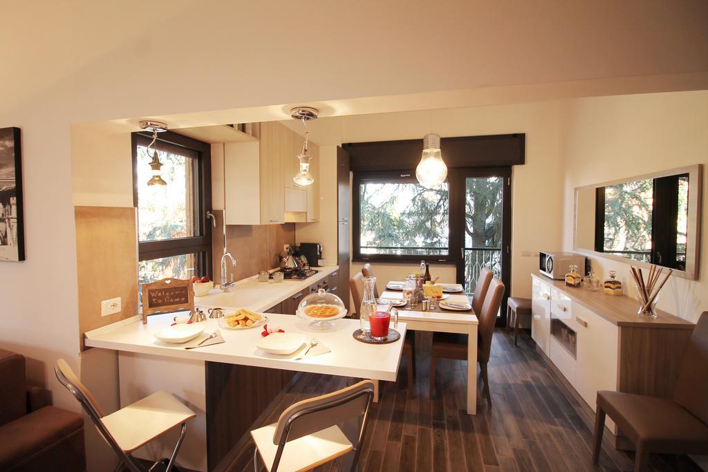 Eur Bright Spacious Terraced Apartment With Private Parking Only For Small Cars 罗马 外观 照片
