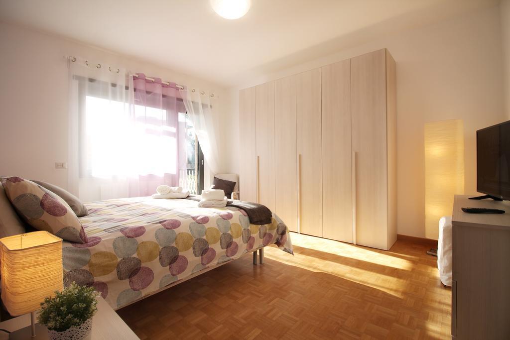 Eur Bright Spacious Terraced Apartment With Private Parking Only For Small Cars 罗马 外观 照片