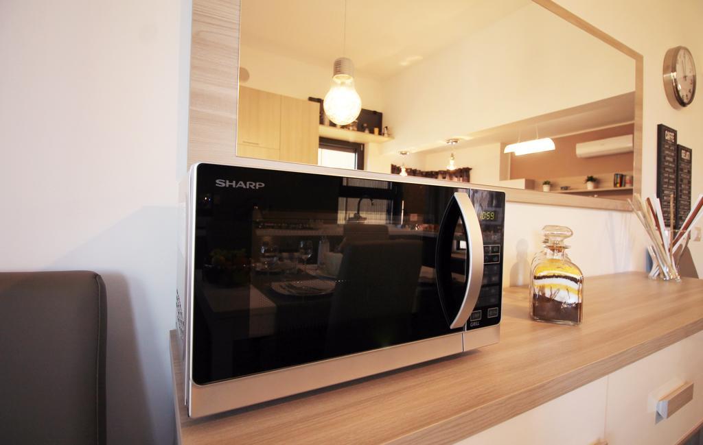 Eur Bright Spacious Terraced Apartment With Private Parking Only For Small Cars 罗马 外观 照片