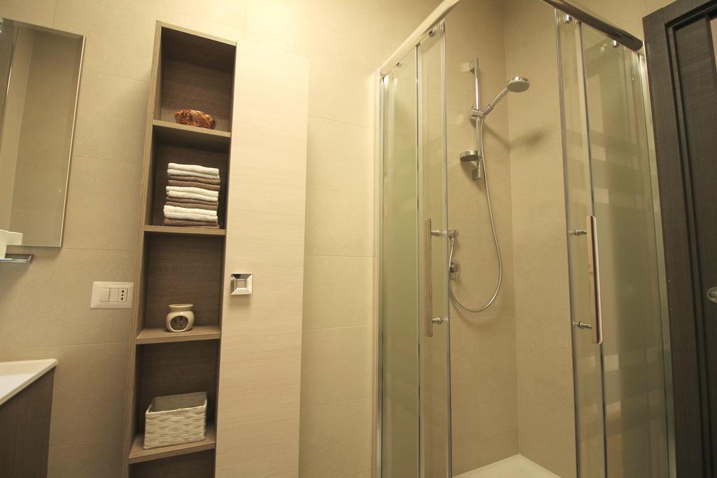 Eur Bright Spacious Terraced Apartment With Private Parking Only For Small Cars 罗马 外观 照片